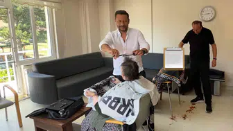 Berberler huzurevinde Saç kestiler, hayır duası aldılar