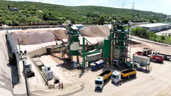 Kocaeli yolları kendi tesisinden gelen asfaltla yenileniyor