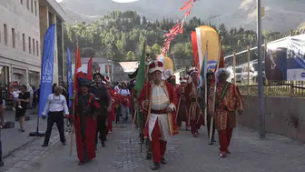 Bitlis 110 yıllık gururu sokaklara taşıdı
