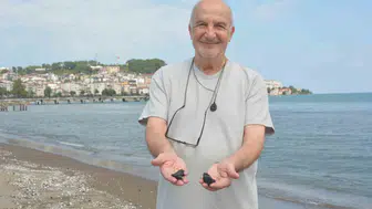 Ünye'nin siyah kumu 4 bin kişiye şifa dağıttı