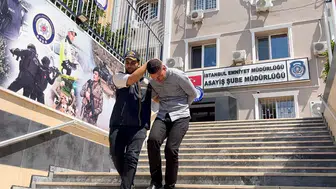 Fatih’te camide namaz kılan vatandaşın 450 bin liralık çantası çalındı
