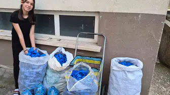 11 yaşındaki Ecenur 1 ton kapakla umut taşıdı