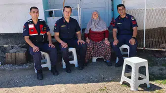 Bozüyük jandarması şehit ailesini evinde ziyaret etti
