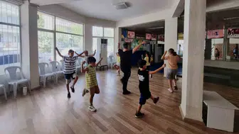 Efelerli minikler yaz tatilini halk oyunlarıyla şenlendiriyor