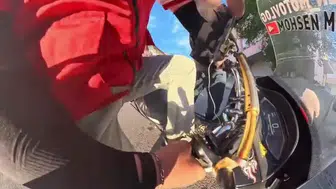 Kocaeli’de trafikte dehşet anları Motokuryeye kafa attı