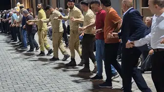 Eruh'ta yangınla mücadele eden ekipler soluğu düğünde aldı