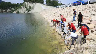 Denizli’nin göletlerine 1 milyon 386 bin yeni sazan bırakıldı