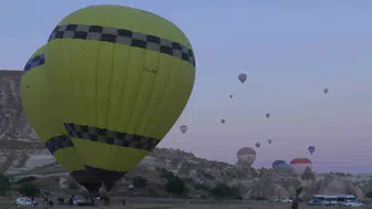 Kapadokya semalarında sessizlik hakim: Balonlar üç gündür havalanamıyor