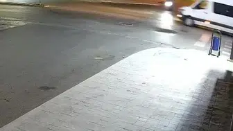 Kartepe’de kavşak kazası güvenlik kamerasına yansıdı
