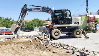 Sungurlu’da bozuk yollar sıcak asfaltla yenileniyor