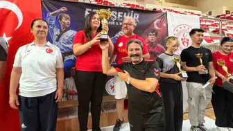 Eskişehir'de taekwondo şöleni Nadir Özsoy anısına madalyalar sahiplerini buldu