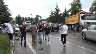 Erzurum'da yağışlı yolda zincirleme trafik kazası