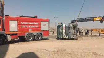 Batman'da beton mikseri devrildi sürücüsü yaralandı