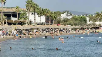 Bodrum'da termometre 40'ı gördü, herkes denize koştu
