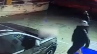 Mersin'de park halindeki araca taşlı saldırı düzenleyen kişi yakalandı