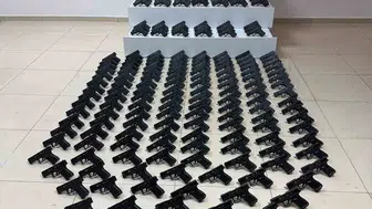 Konya polisinde büyük operasyon Kamyonette 236 ruhsatsız tabanca yakalandı