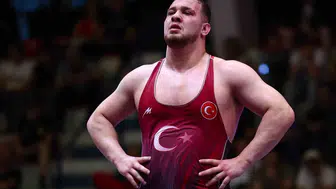 Milli güreşçi Hakan Büyükçıngıl, Akdeniz Oyunları'nda zirvede