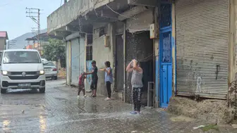 İslahiye’de kavurucu sıcağa ani yaz yağmuru molası