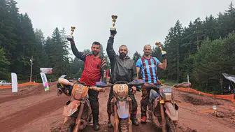 Artvin’in zirvesinde çamur ve adrenalin dolu enduro kapışması