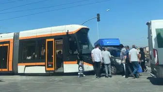 Eskişehir’de tramvay kazası ulaşımı durdurdu