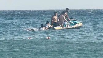 Kumburgaz sahilinde boğulma tehlikesi geçiren kadını cankurtaranlar kurtardı