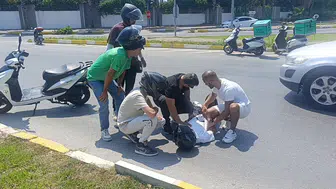 İtfaiyeye yol açmaya çalışan motosikletli minibüsle çarpıştı