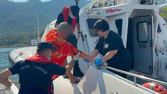 Fethiye açıklarında teknede fenalaşan tatilci kurtarıldı