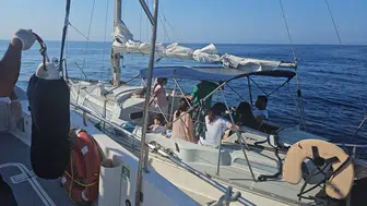 Didim açıklarında motoru arızalanan teknedeki 7 göçmen kurtarıldı