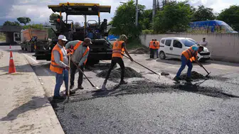 Düzce’de asfalt mesaisi hiç bitmiyor: Şehir trafiği için gece gündüz çalışıyorlar
