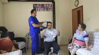Mersin'de doktor ve temizlik ekibi kapı kapı dolaşıyor