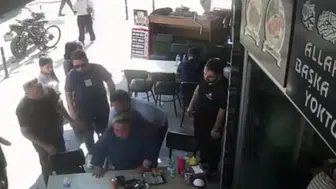 Döner yerken boğulan kadına sivil polis yetişti, kameralara yansıdı