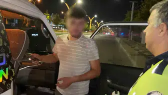 Polise yakalanmamak için aracını bozulan sürücünün oyunu elinde patladı