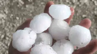 Osmaniye'nin Kerimli köyünde dolu paniği Ceviz büyüklüğünde taneler yeri beyaza bürüdü