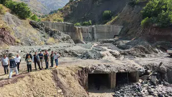 Tunceli’de sağanak yağış köylere ulaşımı kesti