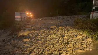 Çaykara’da sağanak taşkına yol açtı Koşon Deresi taştı, yollar kapandı