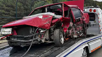 Sapanca'da trafik kazası ulaşımı kilitledi