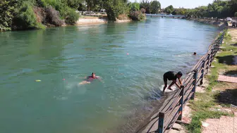 Adana kanallarında tehlikeli serinlik Yüzüp karpuz yediler