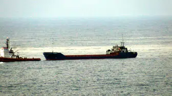 Saldırıya uğrayan kuru yük gemisi Zonguldak kıyısına demirledi
