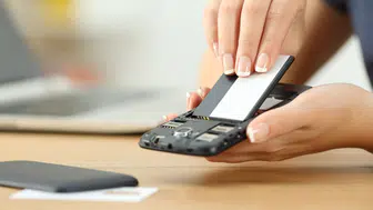 Telefonlarda batarya değiştirme devri yeniden başlıyor