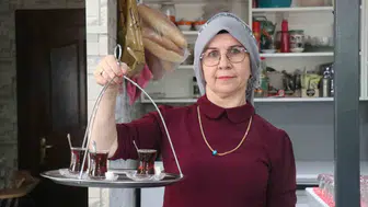 Sakaryalı Nuran Hanım önyargıları yıktı ve kendi kıraathanesini kurdu