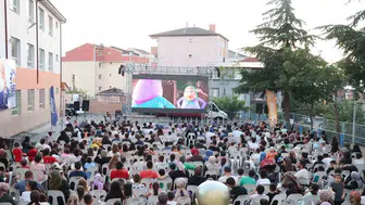 Gebze’de açık hava sineması mahalleliyi bir araya getirdi