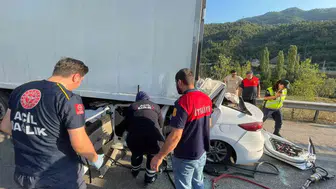 Tokat'ta tıra çarpan sürücü hayatını kaybetti