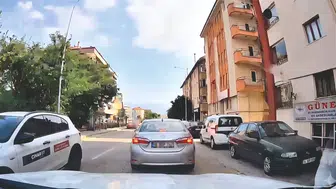 Yola çöp atan sürücü kameraya yakalandı