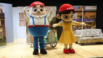 Turgut ve Lulu sokak tiyatrosuyla çocukların peşini bırakmıyor