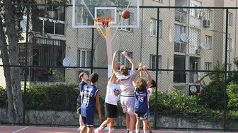 Kuşadası sporun emektar ismini basketbol sahasında yaşatıyor