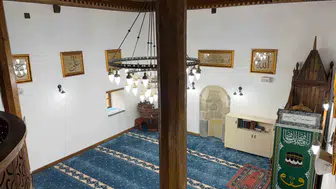 Şavşat'taki 114 yıllık camiye dört halifenin ismi hat sanatıyla işlendi