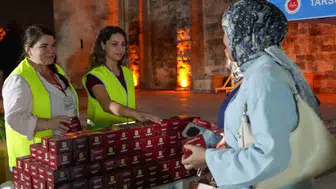 Tarsus'ta kandil gecesi 16 camide simit ikramı
