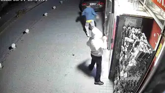Sincan'daki markette çocukların içecek hırsızlığı kameraya yansıdı