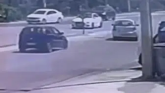 Düzce'de dikkatsiz manevra iki aracı birbirine kattı