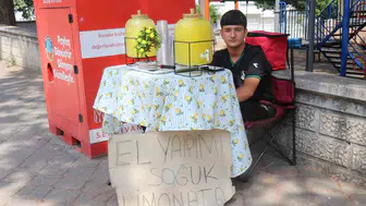 Sakaryalı 14 yaşındaki genç limonata satarak aylık 90 bin lira kazanıyor